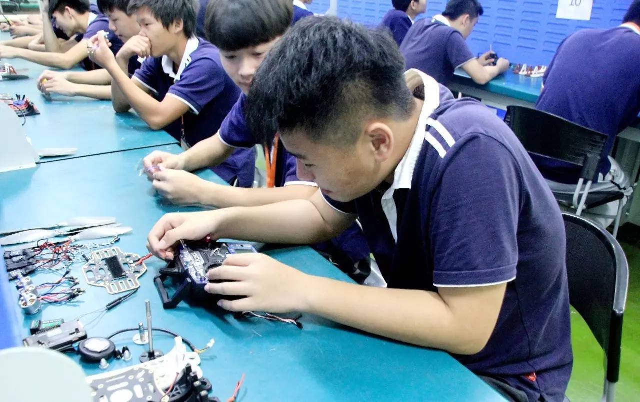 行業(yè)狀況|無人機行業(yè)前景如何?珠海一職實驗學(xué)校航空服務(wù)專業(yè)給你新選擇!